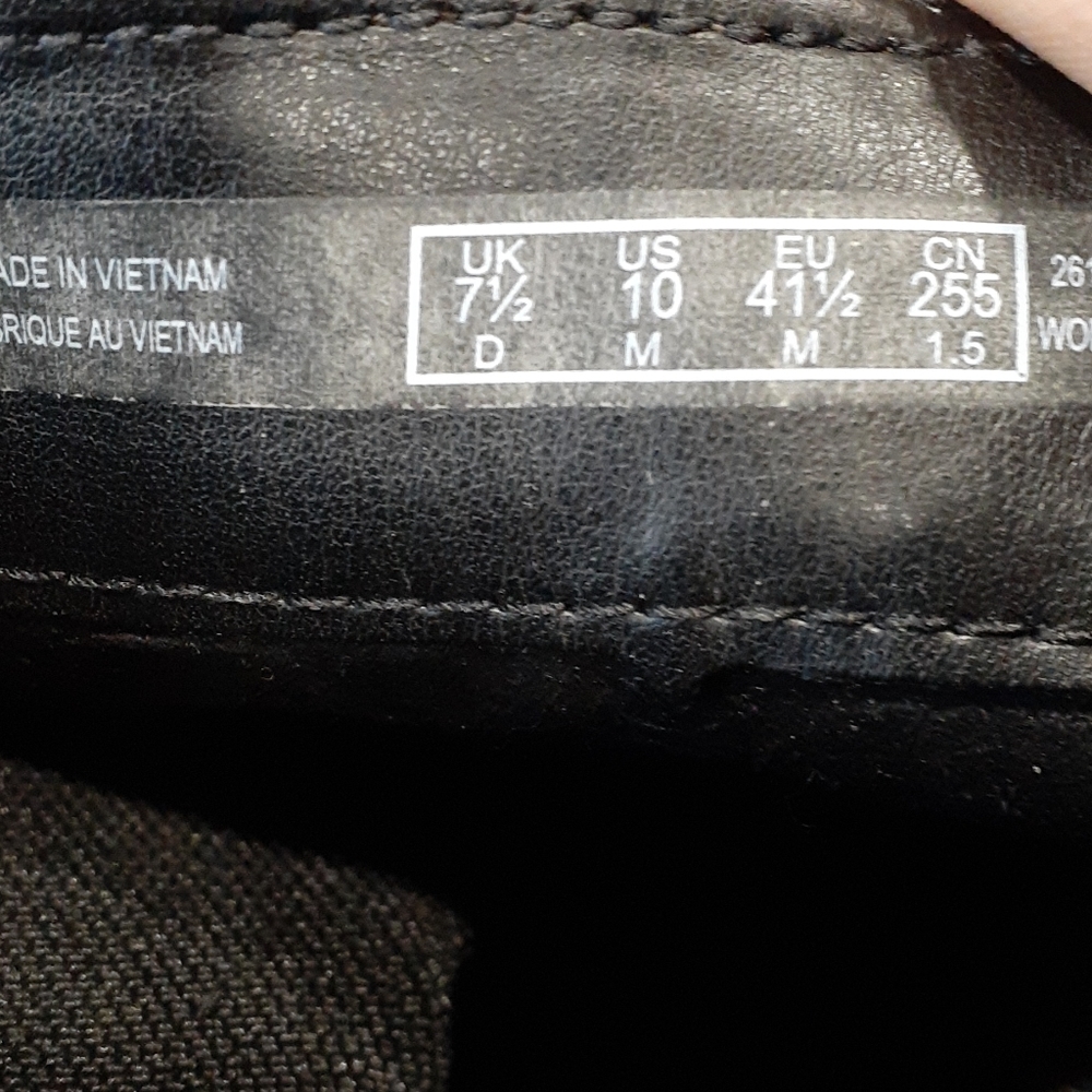 Clarks brown Chelsea leather ankle bootie size 10M - Picture 13 of 16